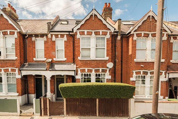 3 Bedroom Flat For Sale In Collingbourne Road, Shepherds Bush, W12