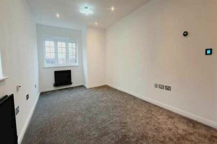 5 Bedroom Property To Rent In Wellsfield, Bushey, WD23