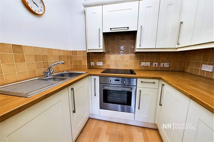 1 Bedroom Flat For Sale In Clayton Road, Chessington, Surrey., KT9