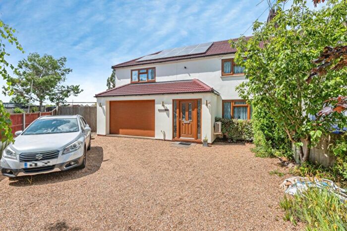 3 Bedroom End Of Terrace House For Sale In Templer Avenue, Grays, Essex, RM16