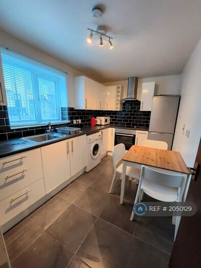 2 Bedroom Flat To Rent In Chopwell Close, London, E15