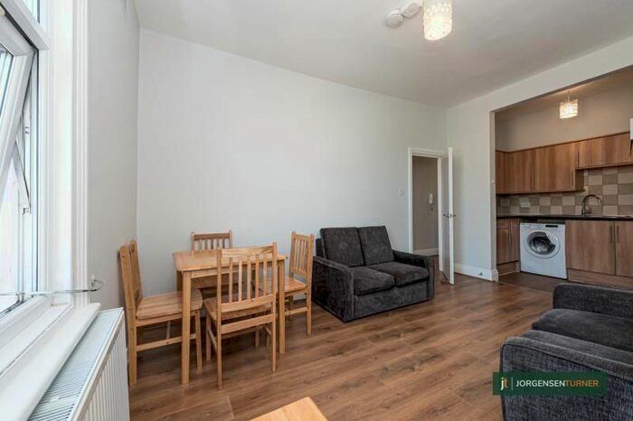 2 Bedroom Flat To Rent In Uxbridge Road, Shepherds Bush, W12