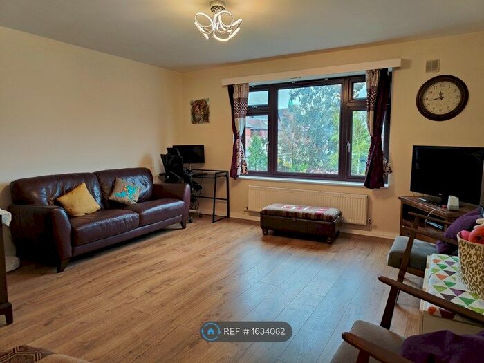 2 Bedroom Flat To Rent In Castlebar Road, London, W5