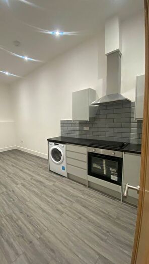 3 Bedroom Flat To Rent In Earls Court Road, London, SW5