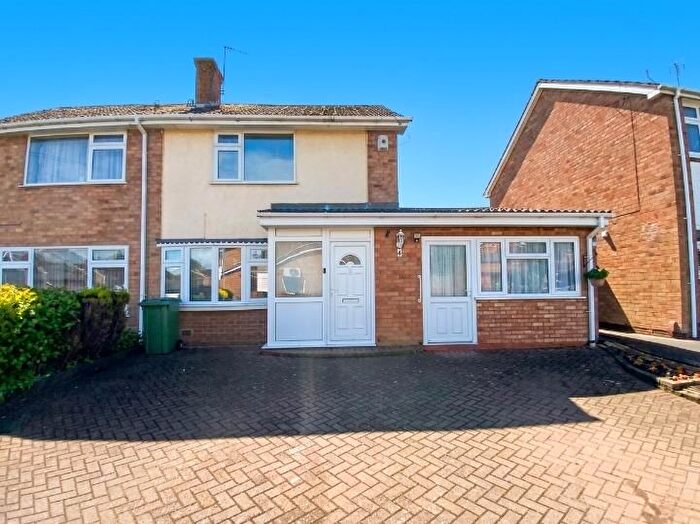 4 Bedroom Semi-Detached House For Sale In Waltham Crescent, Poplar Farm, Nuneaton, CV10