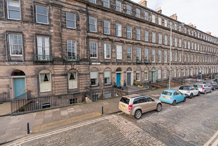 5 Bedroom Flat To Rent In East Claremont Street, New Town, Edinburgh, EH7