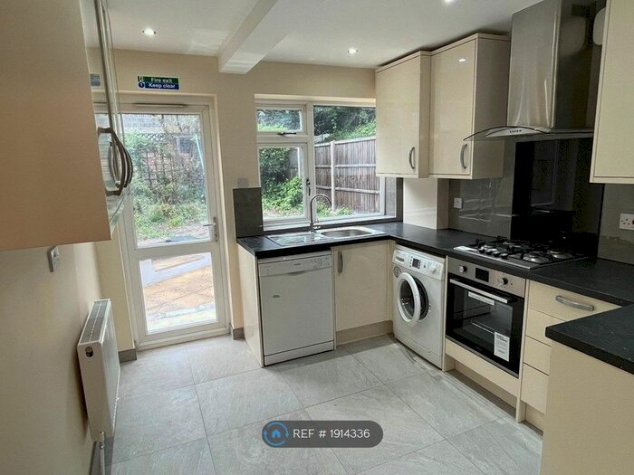 2 Bedroom Flat To Rent In Roxborough Road, Harrow, HA1