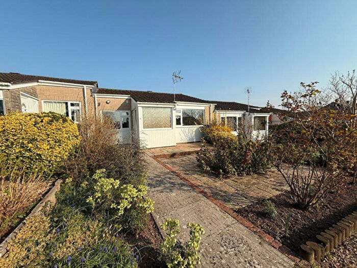 2 Bedroom Bungalow For Sale In Beaufort Gardens, Nailsea, North Somerset, BS48