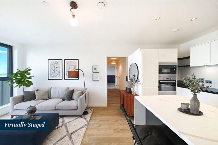 2 Bedroom Flat To Rent In Lakeside Drive, Park Royal, NW10