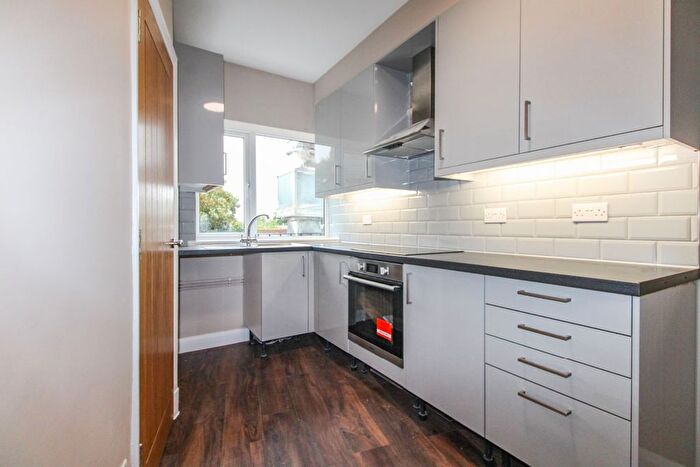2 Bedroom Flat To Rent In Central Parade, Enfield, EN3