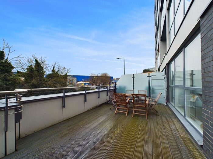 1 Bedroom Flat For Sale In Mill Court, A Station Road, London, N11