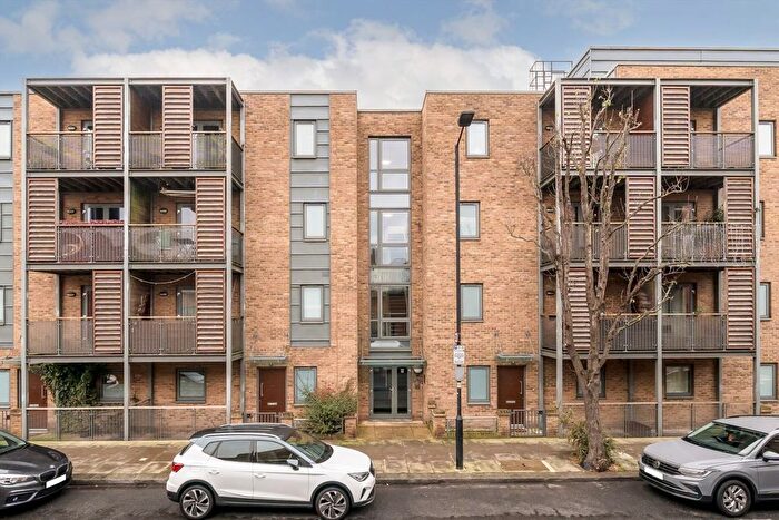2 Bedroom Flat For Sale In Bagleys Lane, Fulham, SW6