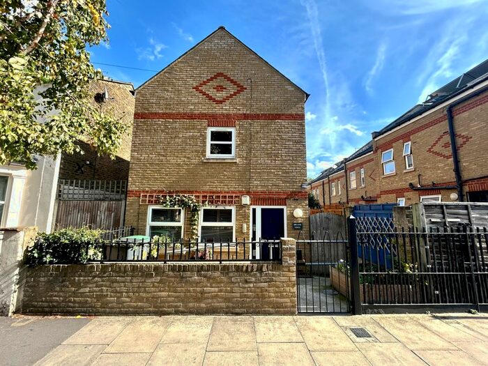 2 Bedroom Flat To Rent In Bruce Castle Road, London, N17
