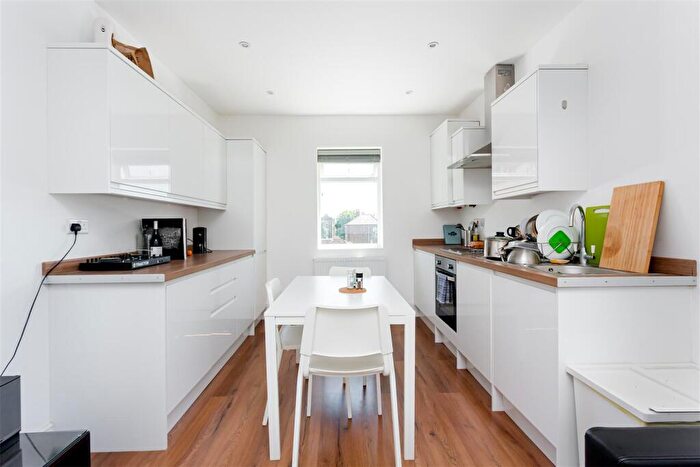 2 Bedroom Apartment To Rent In Chamberlayne Road, Kensal Rise, NW10