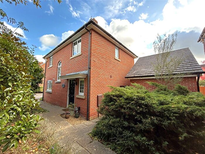 4 Bedroom Detached House For Sale In East Hundreds, Fleet, Hampshire, GU51