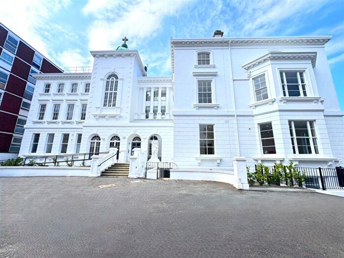 1 Bedroom Flat For Sale In Hartington Place, Eastbourne, BN21