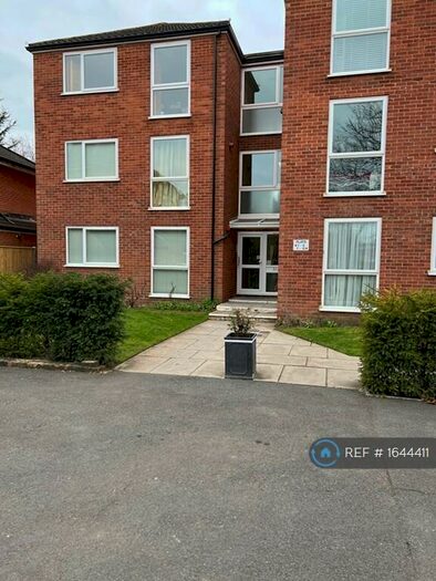 2 Bedroom Flat To Rent In Hersham Road, Walton-On-Thames, KT12
