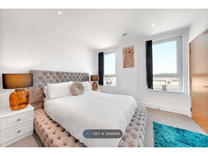 3 Bedroom Flat To Rent In Plough Way, London, SE16