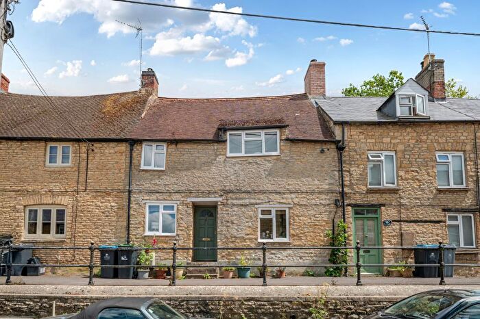 2 Bedroom Cottage For Sale In Chipping Norton, Oxfordshire, OX7