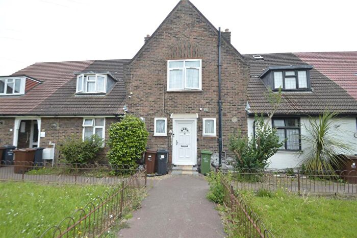 3 Bedroom Terraced House For Sale In Arnold Road, Dagenham, RM10