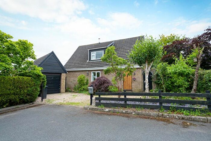 3 Bedroom Detached House For Sale In Court Close, Hereford, HR2