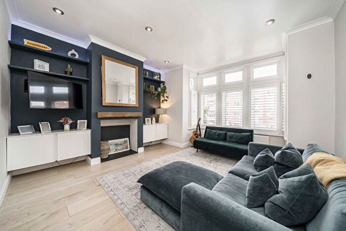2 Bedroom Flat For Sale In Knollys Road, Streatham, SW16