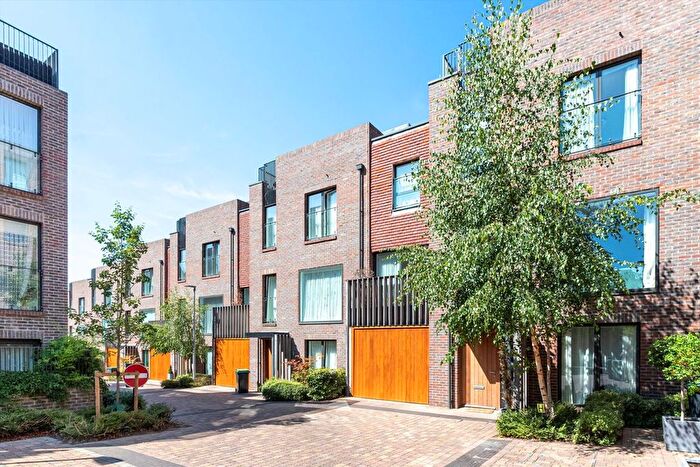 5 Bedroom Property To Rent In Marwood Square, London, N10