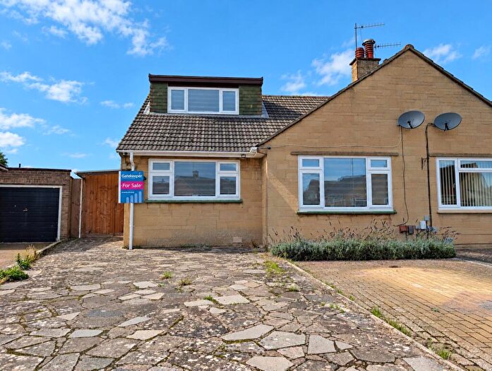3 Bedroom Semi-Detached Bungalow For Sale In Tamar Close, Swindon, Wiltshire, SN25