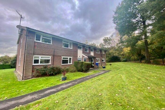 2 Bedroom Flat To Rent In The Lawns, Sheffield S11