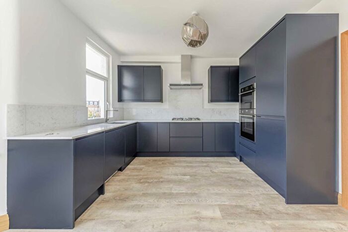 2 Bedroom Flat To Rent In Richmond Road, West Wimbledon, SW20