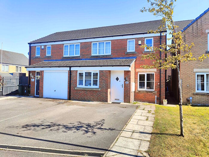 3 Bedroom Semi-Detached House For Sale In Northern View, Odsal, BD6