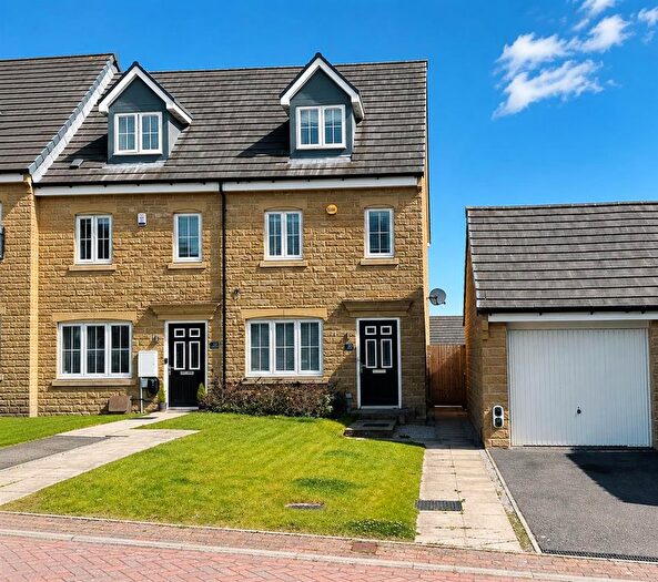 3 Bedroom Town House For Sale In Dobson Rise, Apperley Bridge, Bradford, BD10