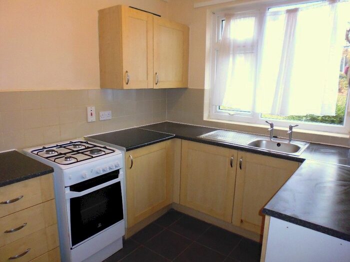 2 Bedroom Flat To Rent In Downton Court, Hollinswood, TF3