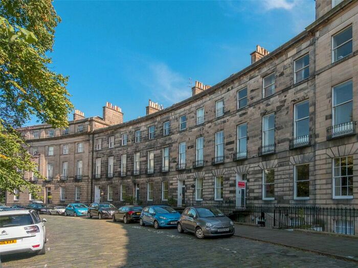 2 Bedroom Flat To Rent In Royal Circus, Edinburgh, EH3