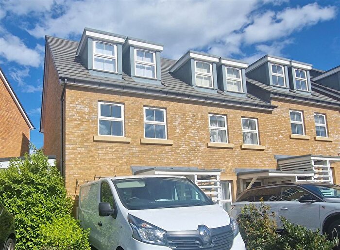 4 Bedroom End Terrace House To Rent In Wheeler Close, Dartford, DA1