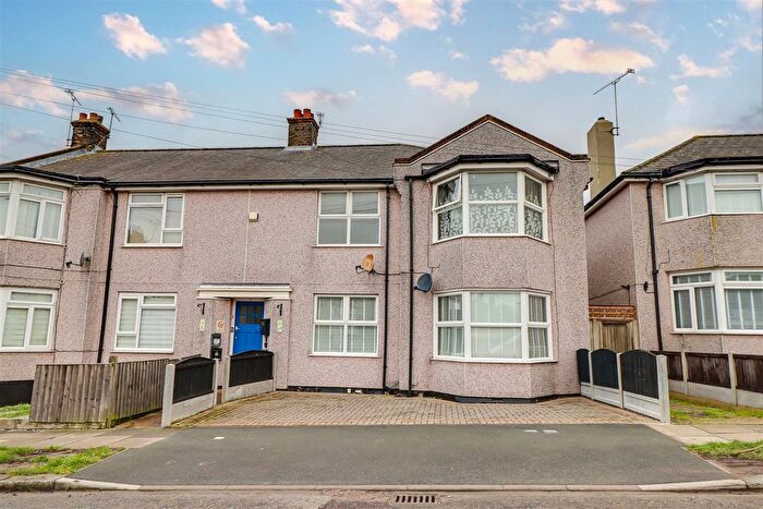 2 Bedroom Flat For Sale In Norfolk Avenue, Leigh-On-Sea, Essex, SS9