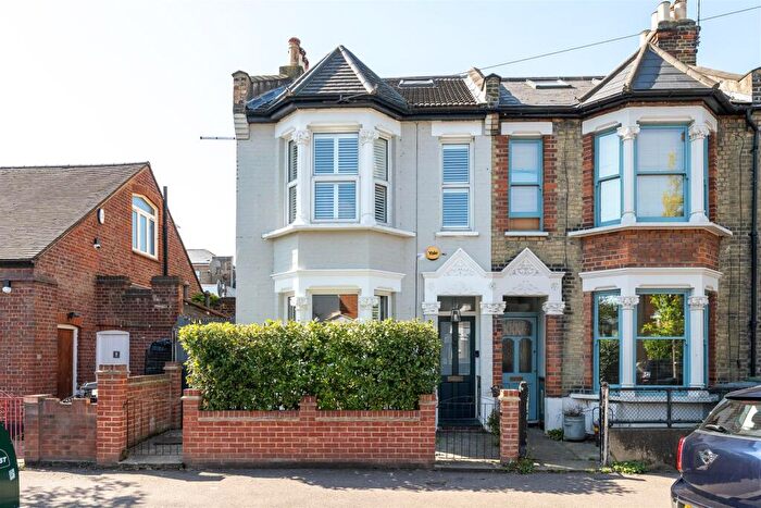 4 Bedroom End Of Terrace House For Sale In Devonshire Road, Walthamstow, E17