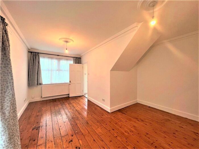 2 Bedroom Detached House To Rent In Ravenstone Road, Wood Green, London, N8
