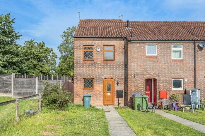 2 Bedroom End Of Terrace House To Rent In Carr Close, Aylesbury, HP19