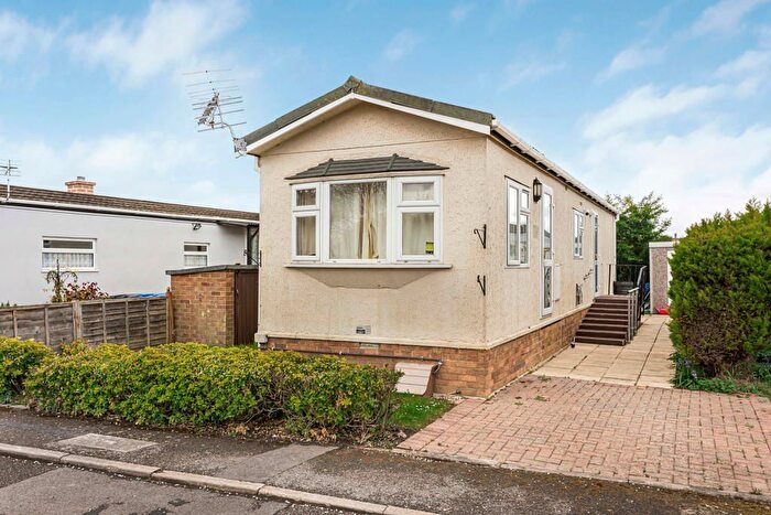 2 Bedroom Park Home For Sale In Thames Avenue, Penton Park, Chertsey, Surrey, KT16