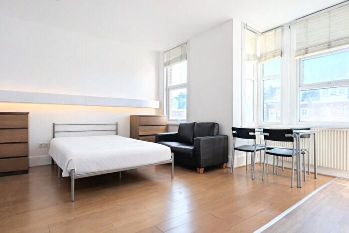 Apartment To Rent In Park Avenue, Wood Green, London, N22