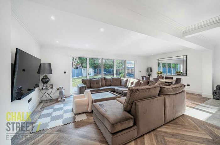 5 Bedroom Detached House To Rent In The Sheilings, Emerson Park, Hornchurch, RM11