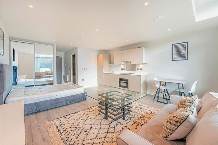 Studio To Rent In Wokingham Road, Bracknell, Berkshire, RG42