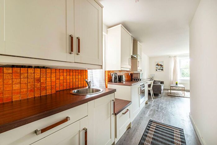 1 Bedroom Flat To Rent In Pembridge Gardens, Notting Hill Gate, London, W2