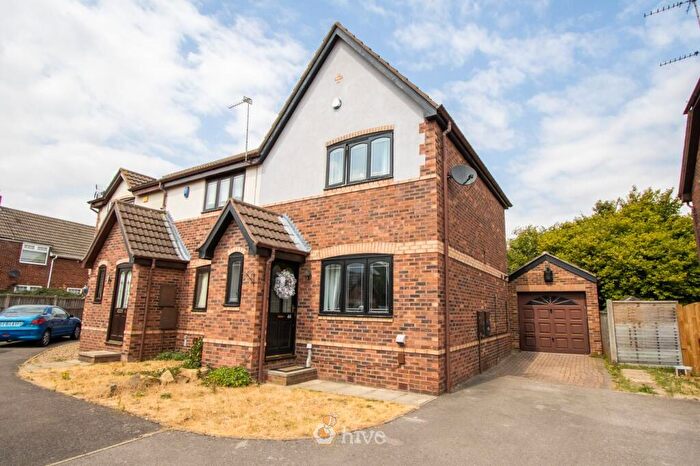2 Bedroom End Of Terrace House For Sale In Alder Holt Close, Armthorpe, Doncaster, DN3