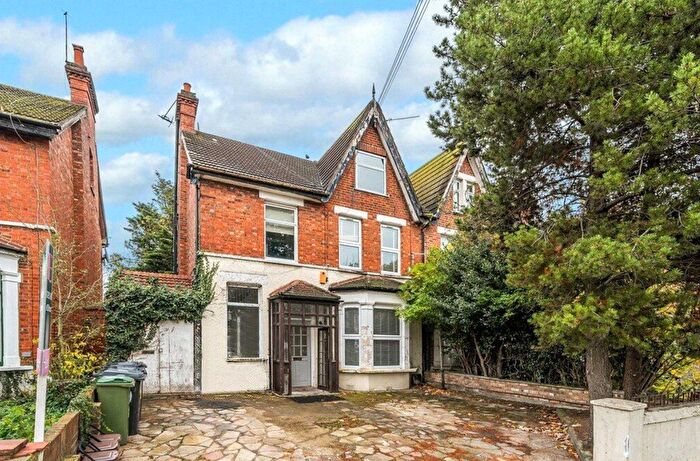 2 Bedroom Flat To Rent In Manor Road, Leyton, E10