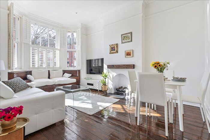 1 Bedroom Flat For Sale In Barons Court Road, West Kensington, London, W14