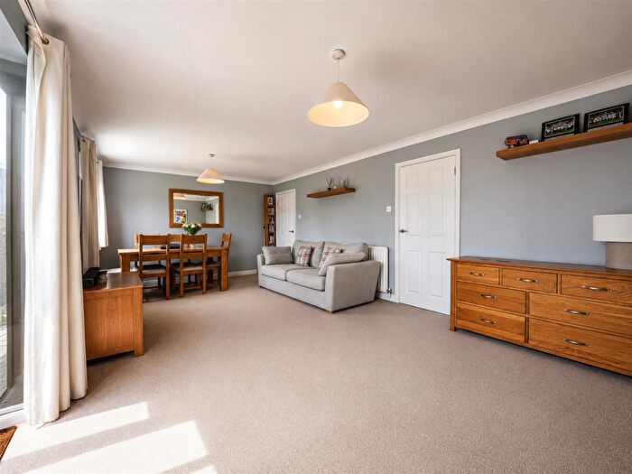 3 Bedroom House For Sale In Charlecote Close, Tiddington, Stratford-Upon-Avon, CV37
