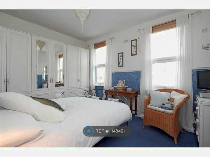 2 Bedroom End Of Terrace House To Rent In Miles Road, Mitcham, CR4