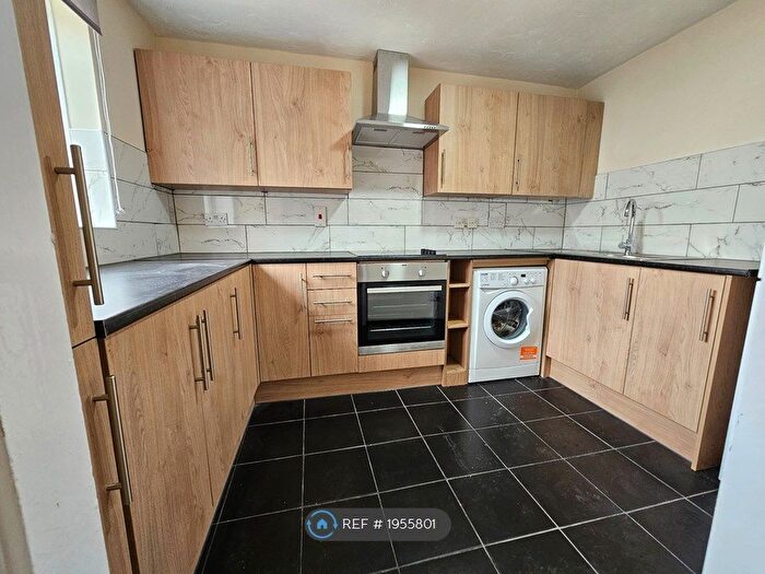2 Bedroom Flat To Rent In Fenman Gardens, Goodmayes, IG3